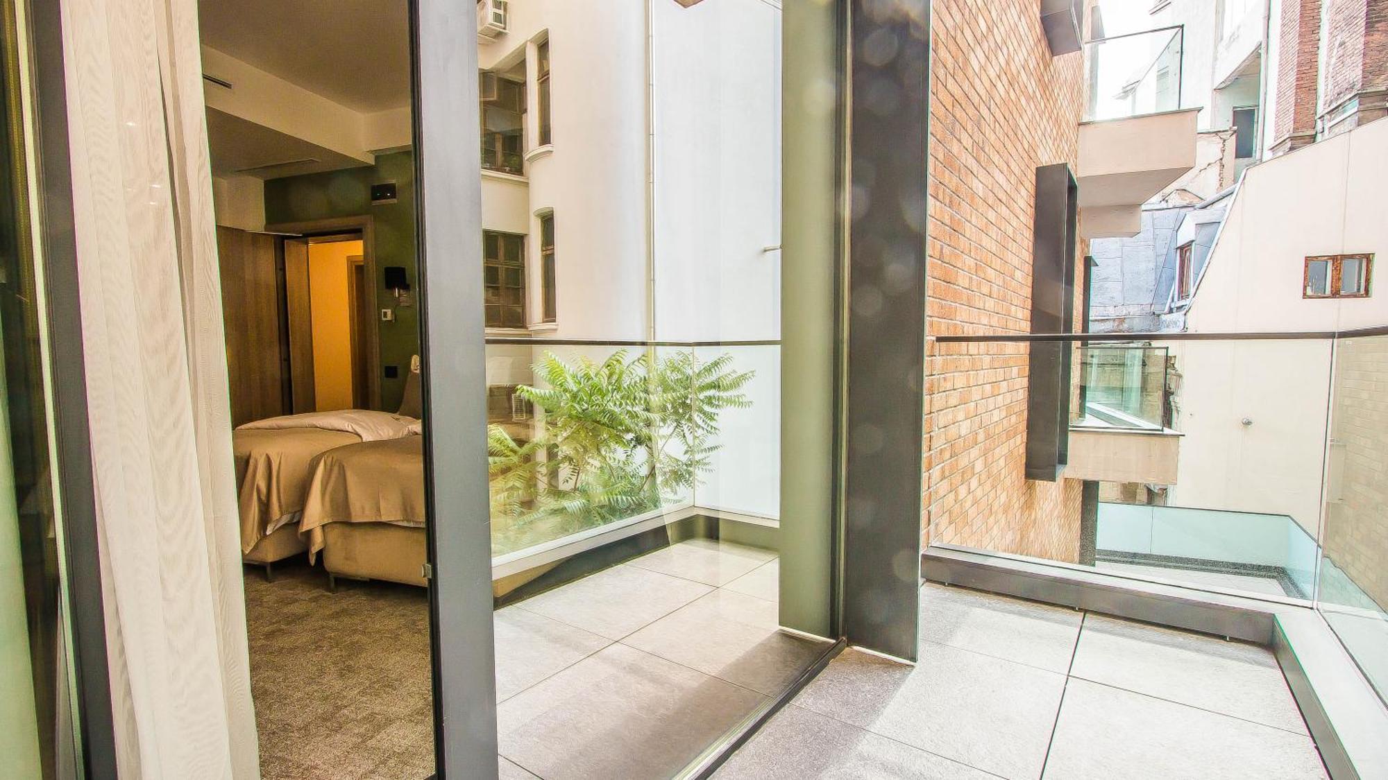 Central Carol Aparthotel 2 Бухарест Экстерьер фото