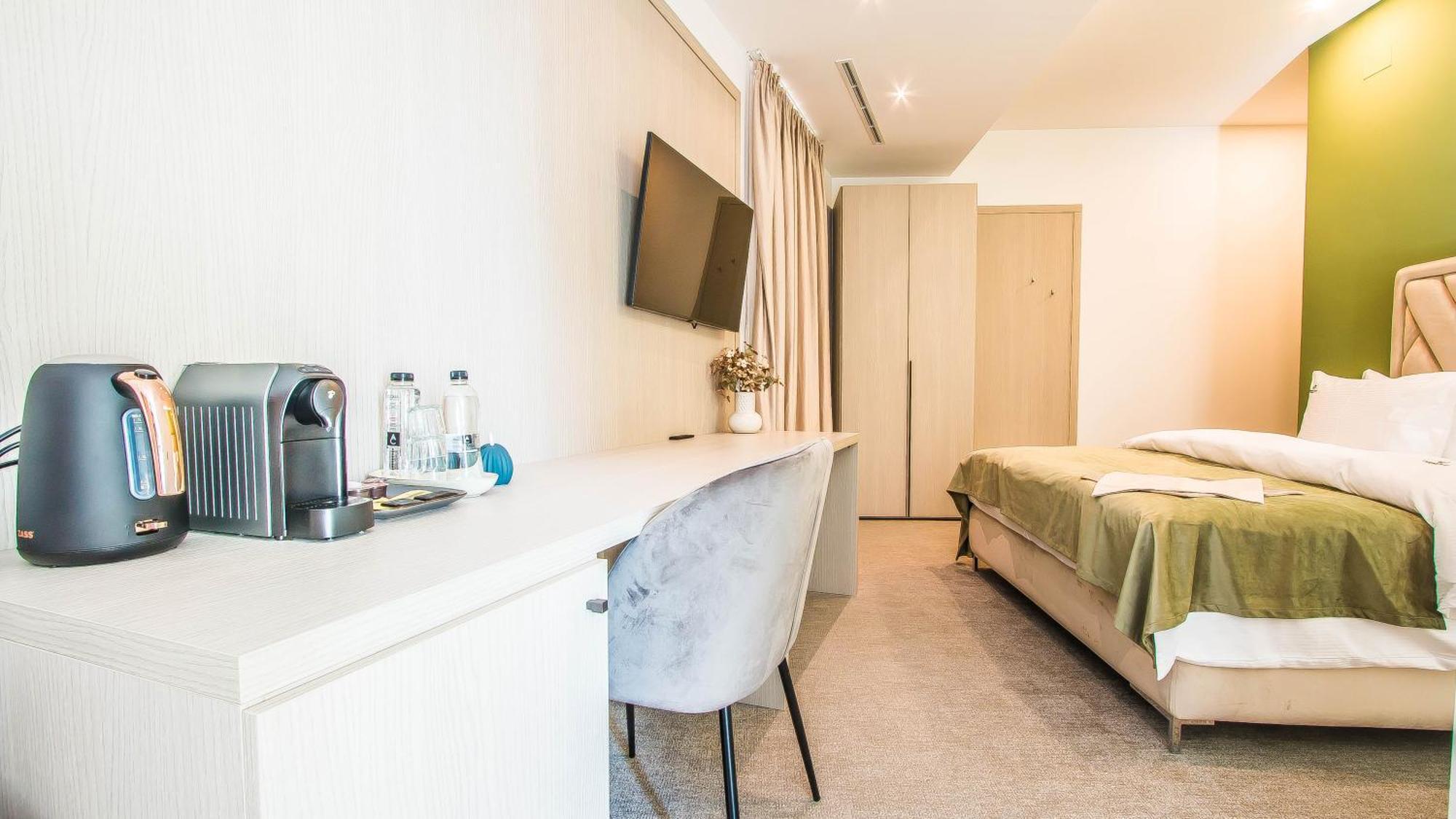 Central Carol Aparthotel 2 Бухарест Экстерьер фото