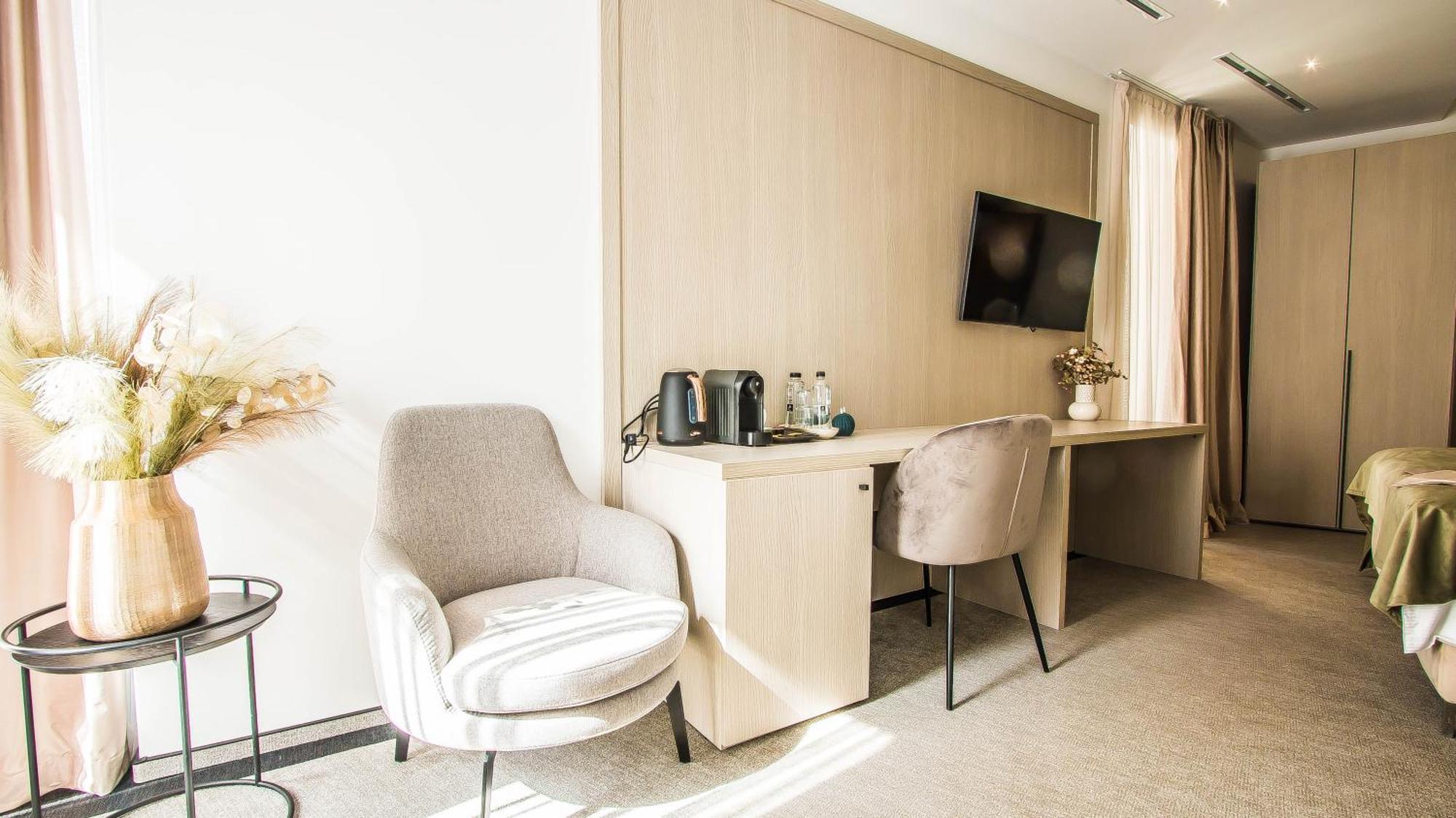 Central Carol Aparthotel 2 Бухарест Экстерьер фото